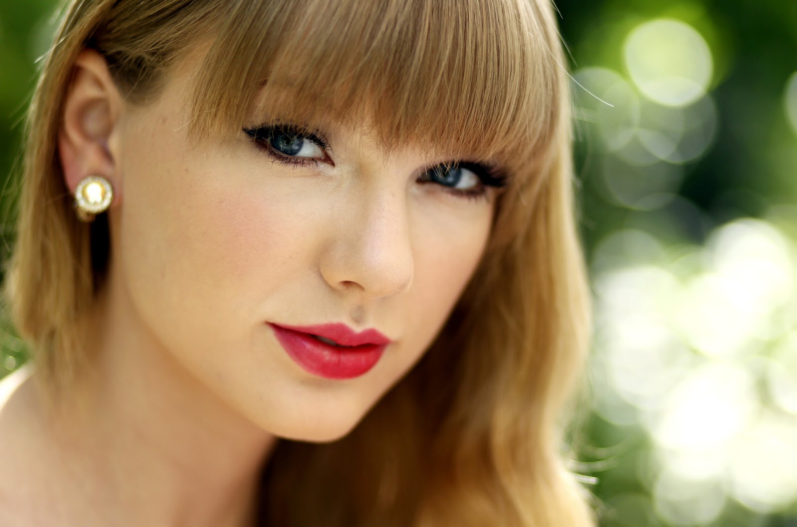 MagazineOh Taylor Swift a short biography MagazineOh Taylor Swift a short biography